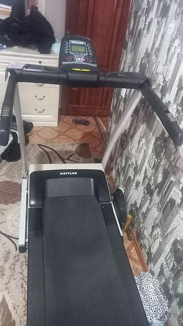 форма для тренировок: Беговая дорожка Kettler - Электрическая дорожка с консолью управления — 5