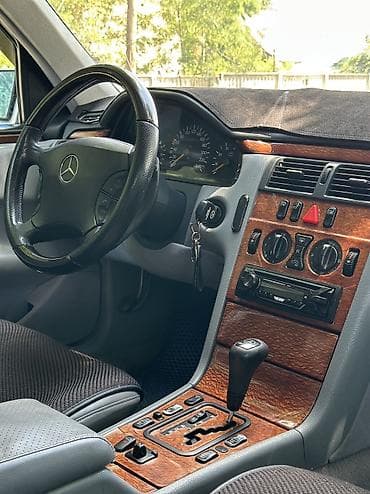 v class: Mercedes-Benz E-Class: 1999 г., 3.2 л, Автомат, Бензин, Седан — 7