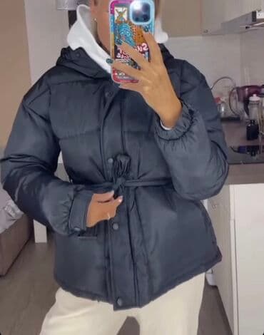 Продаётся шикарная,тёплая куртка.Сами покупали за 7000,состояние