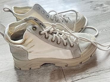 Покупала очень дорого,отдам за 1000 сом .Высокие кеды/ботинки в