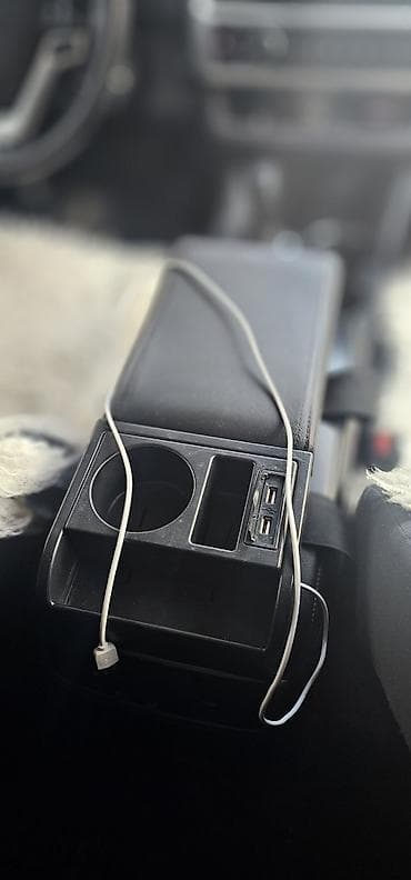 бардачок между сиденьями: Подлокотник цвет - Черный, Новый, Бесплатная доставка — 1