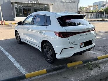 byd e7 цена: BYD E2: 2023 г., Электромобиль, Хэтчбэк — 6