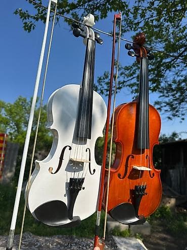 Продаётся скрипка!!!🎻🎻🎻 Цвет коричневый и есть белый.🟠⚪ Новая размер