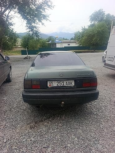 Транспорт: Volkswagen Passat: 1990 г., Седан — 4