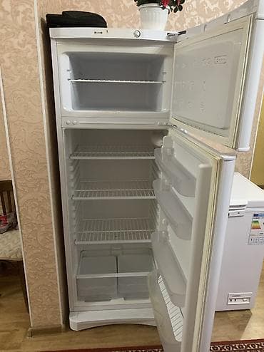 Техника жана электроника: Муздаткыч Indesit, Колдонулган, Эки камералуу, De frost (тамчы), 60 * 170 * 60 — 2