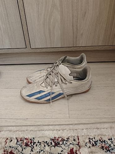 футбольный бутс: Футзалки/кроссовки для зала Adidas (линейка Top Sala) белого цвета с — 2