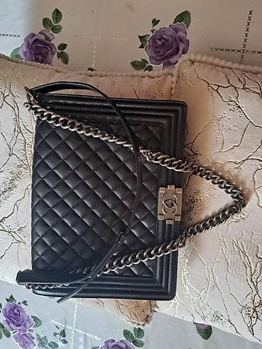 тездик акча: Классикалык сумка, Chanel, Италия, Материалы: Нукура булгаары, Кабып тигилген модель, Аялдарга — 6