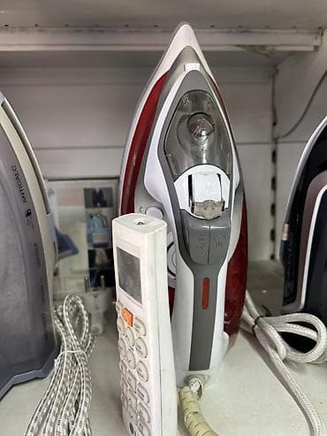 утюг с бочком: Утюг с паровым ударом и вертикальным отпариванием. Особенности: - — 1