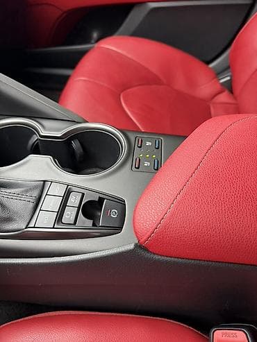 corolla s: Toyota Camry: 2021 г., 2.5 л, Вариатор, Гибрид, Седан — 5