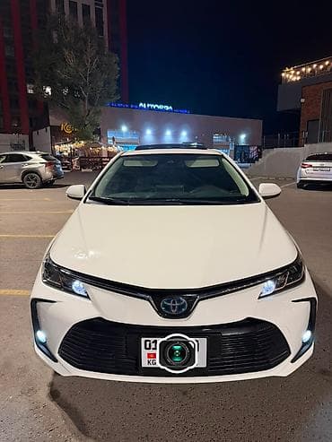 Toyota Corolla: 2021 г., 1.8 л, Вариатор, Гибрид, Седан — 2