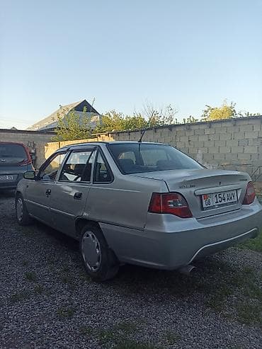 Daewoo Nexia: 2010 г., 1.6 л, Механика, Бензин, Седан