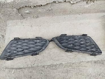 Решетка радиатора Mazda 2003 г., Б/у, Аналог