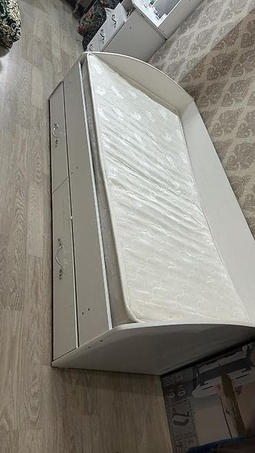 односпальные диваны кровати: Односпальная кровать, Б/у, С матрасом, длина - 185 см — 2