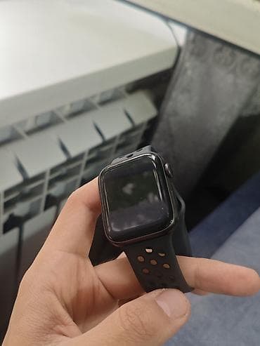 Смарт-часы: Apple Watch Nike (серия SE ), корпус темный, ремешок Nike Sport Band — 1