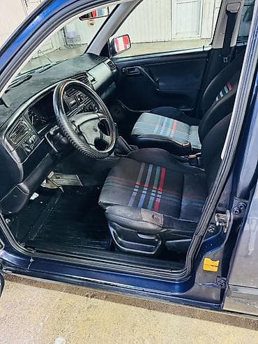 бишкек авто рынак: Volkswagen Golf: 1992 г., 1.8 л, Механика, Бензин, Хэтчбэк — 4
