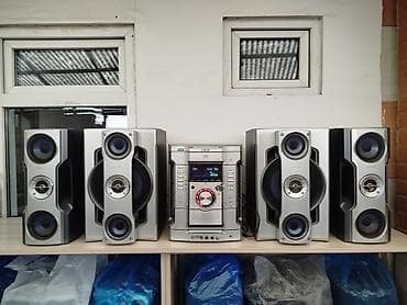 Продаю недорого SONY мощный музыкальный центр есть AUX. есть и другие