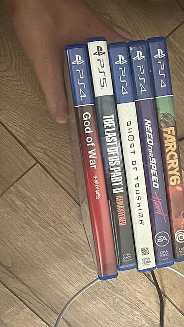 Техника и электроника: Срочно продаю Игровая консоль PlayStation 5 с 2 джостиками и 5 дисками — 2