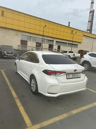 Унаа: Toyota Corolla: 2019 г., 1.8 л, Вариатор, Гибрид — 4