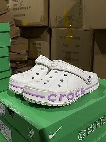 Crocs Classic с акцентной подошвой - Модель: сабо Crocs с ремешком на