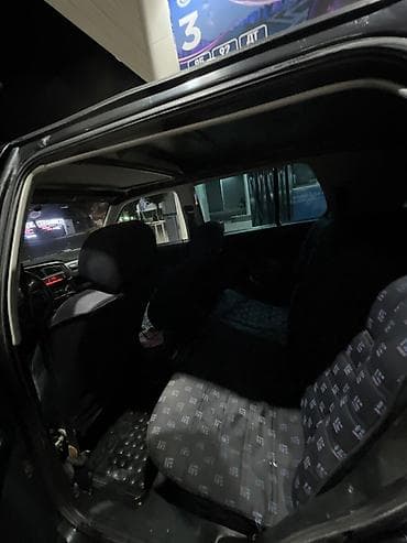 Унаа: Volkswagen Golf: 1992 г., 1.8 л, Кол менен иштөөчү, Бензин, Хетчбек — 6