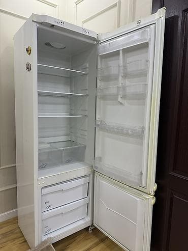 Б/у Холодильник с нижней морозильной камерой — 2