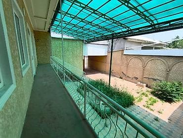 сдаю дом или квартиру: Продаётся просторный дом с закрытым двором и навесом. Основные — 3