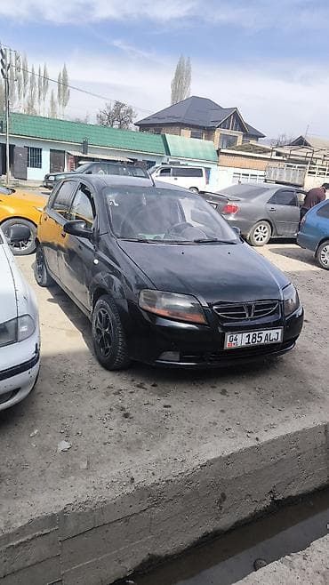 шевралет трак: Черный шевролет Авео Компактный черный хэтчбек класса B/C. - Кузов — 1