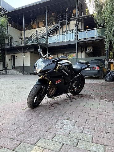 двигатель 125 кубов: Спортбайк Suzuki, 750 куб. см, Бензин, Взрослый, Б/у — 2