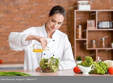 Женщина с дочкой ищут сезонную работу на Иссык-Куле. Работа повара