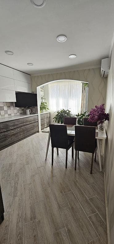 продаю караоке: 4 комнаты, 107 м², 106 серия улучшенная, 1 этаж, Евроремонт — 1