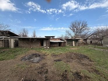 продажа гаражей бишкек: Срочно‼️ Продается дом в Ж/М Восток (село восток) -всего в 10 минутах — 6