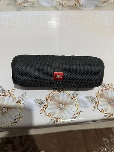 Аудиотехника: Портативная Bluetooth‑колонка JBL (серия Charge/Flip форм‑фактор) - — 3