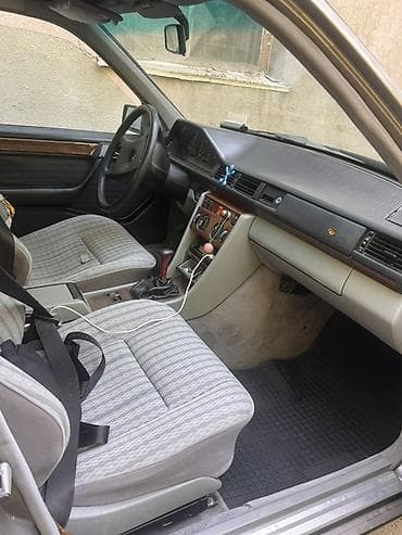 машина сена: Mercedes-Benz E-Class: 1990 г., 2.3 л, Механика, Бензин, Седан — 2
