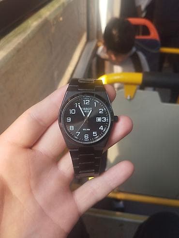 черные часы: Классические часы часы, Tissot, Водонепроницаемые, Унисекс — 1