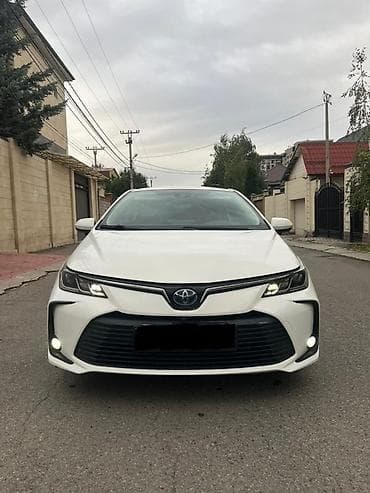 Toyota Corolla: 2021 г., 1.8 л, Вариатор, Гибрид, Седан