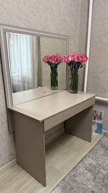 туалетный столик подвесной: СРОЧНО❗️Туалетный столик с большим зеркалом и LED-подсветкой. - — 2