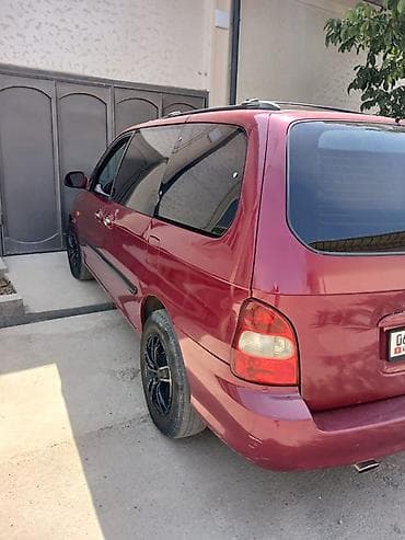 корейские минивэны: Kia Carnival: 2000 г., Минивэн — 4