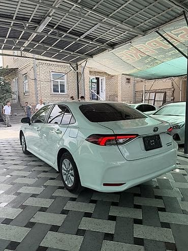 e60 bmw: Toyota Corolla: 2022 г., 1.8 л, Гибрид, Седан — 6