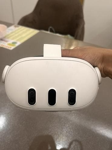 очки meta: VR-гарнитура Meta Quest 3 (шлем + два контроллера) Описание: - — 3
