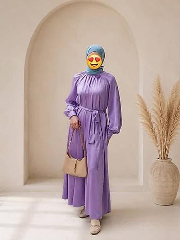 Женская одежда: Платье макси в стиле modest wear, сиреневый цвет. - Свободный силуэт — 1