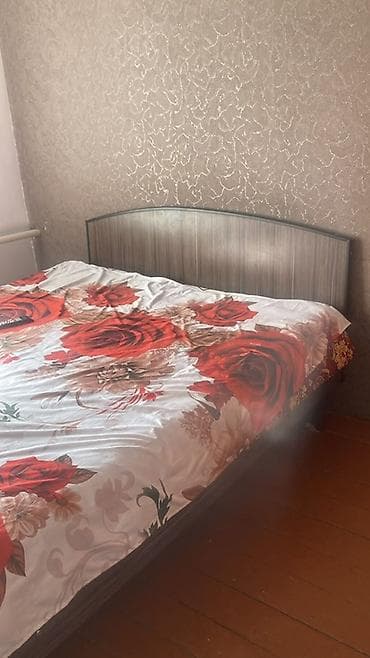 Кровати: Двуспальная кровать с изголовьем - Формат: двуспальная, стандартной — 1