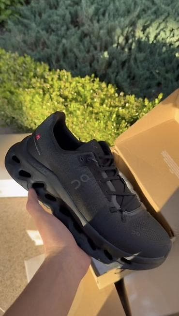 43: Мужские кроссовки, 41, 42, 43, Новый, цвет - Черный, Платная доставка — 3