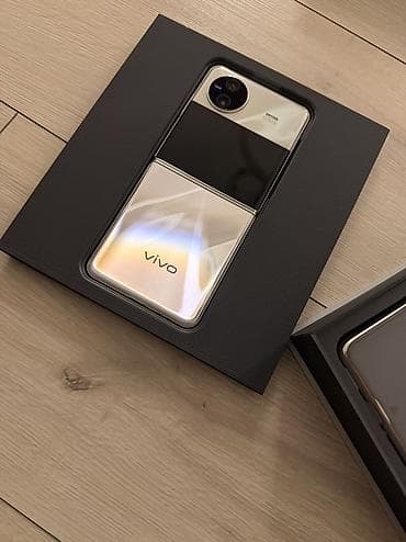 Vivo X Flip — 1