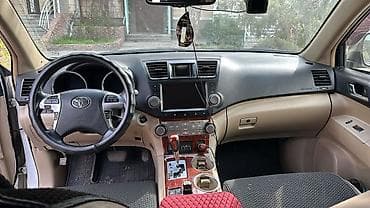 продаю картинг: Toyota Highlander, белый кроссовер 4WD - Кузов: 5‑дверный SUV, белый — 5