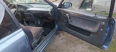 colf 3: Mazda 323: 1990 г., Ручные, Хэтчбэк — 7