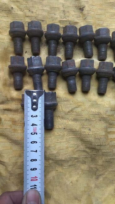 набор ключей в чемодане цена: Продаю комплект болтов на мерседес, 22 шт, короткие, на 17 головку — 5