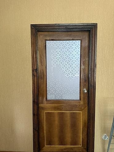 Межкомнатная дверь, Б/у, Со стеклом, Одностворчатая, Деревянная, Распашная, цвет - Коричневый
