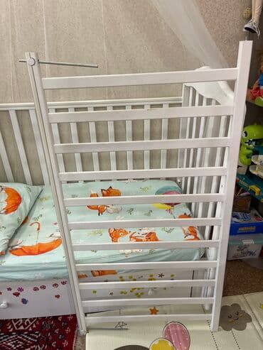 Диваны: Кроватка детская в хорошем состоянии — 2