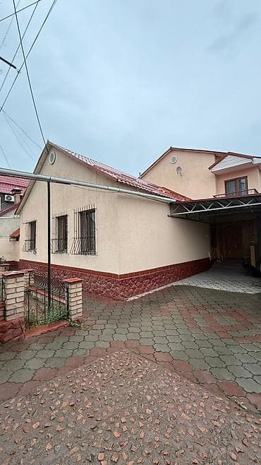 суванбердиева: Срочно продаётся 2‑х этажный кирпичный дом в центре города! Локация — 4