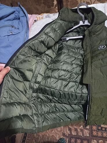 Свитера: Утеплённая куртка на девочку 10-12 лет, отдам за 400 сом — 3